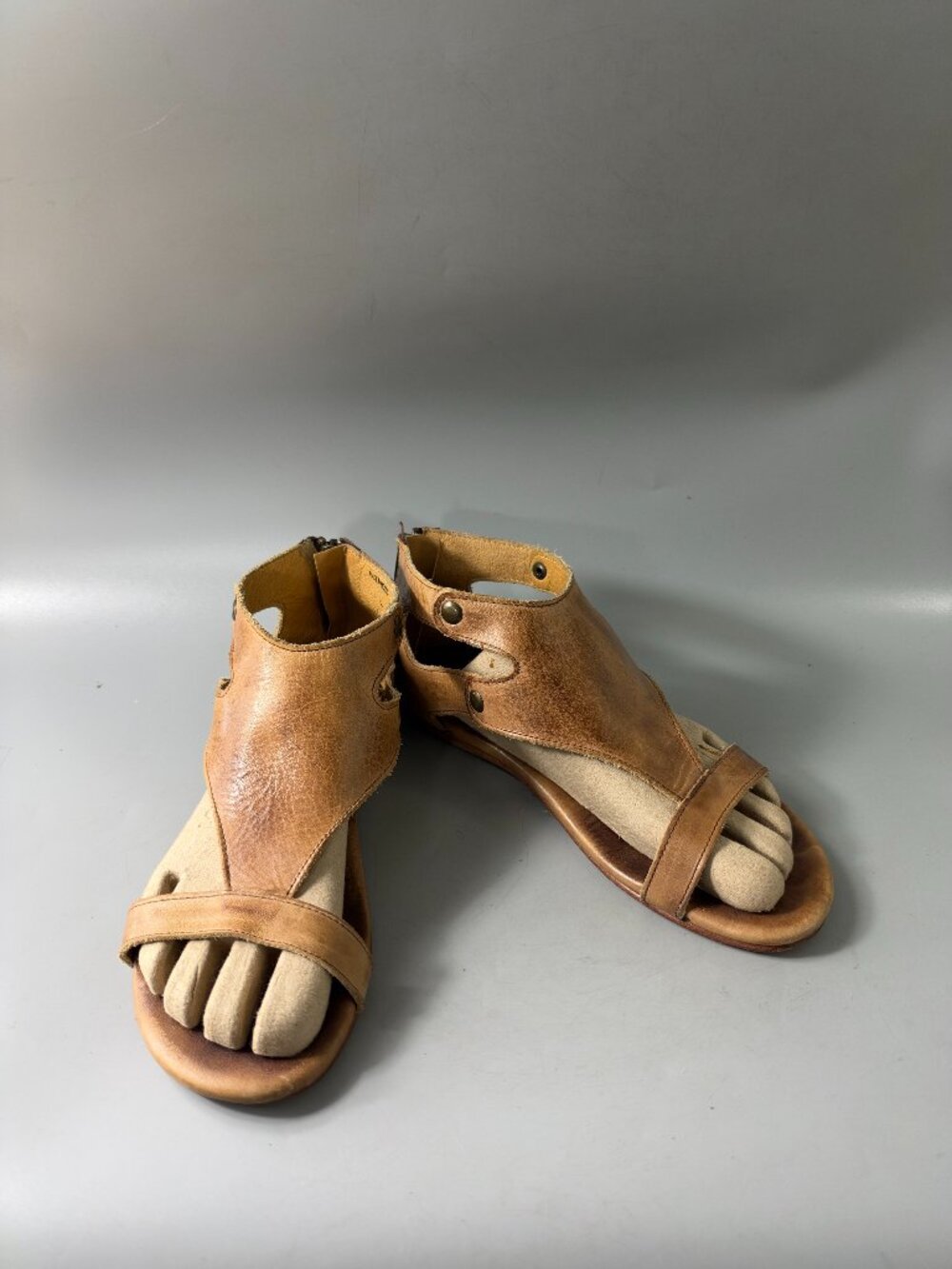 BED STU TAN RUSTIC SOTO LEATHER SANDALS SIZE 9
